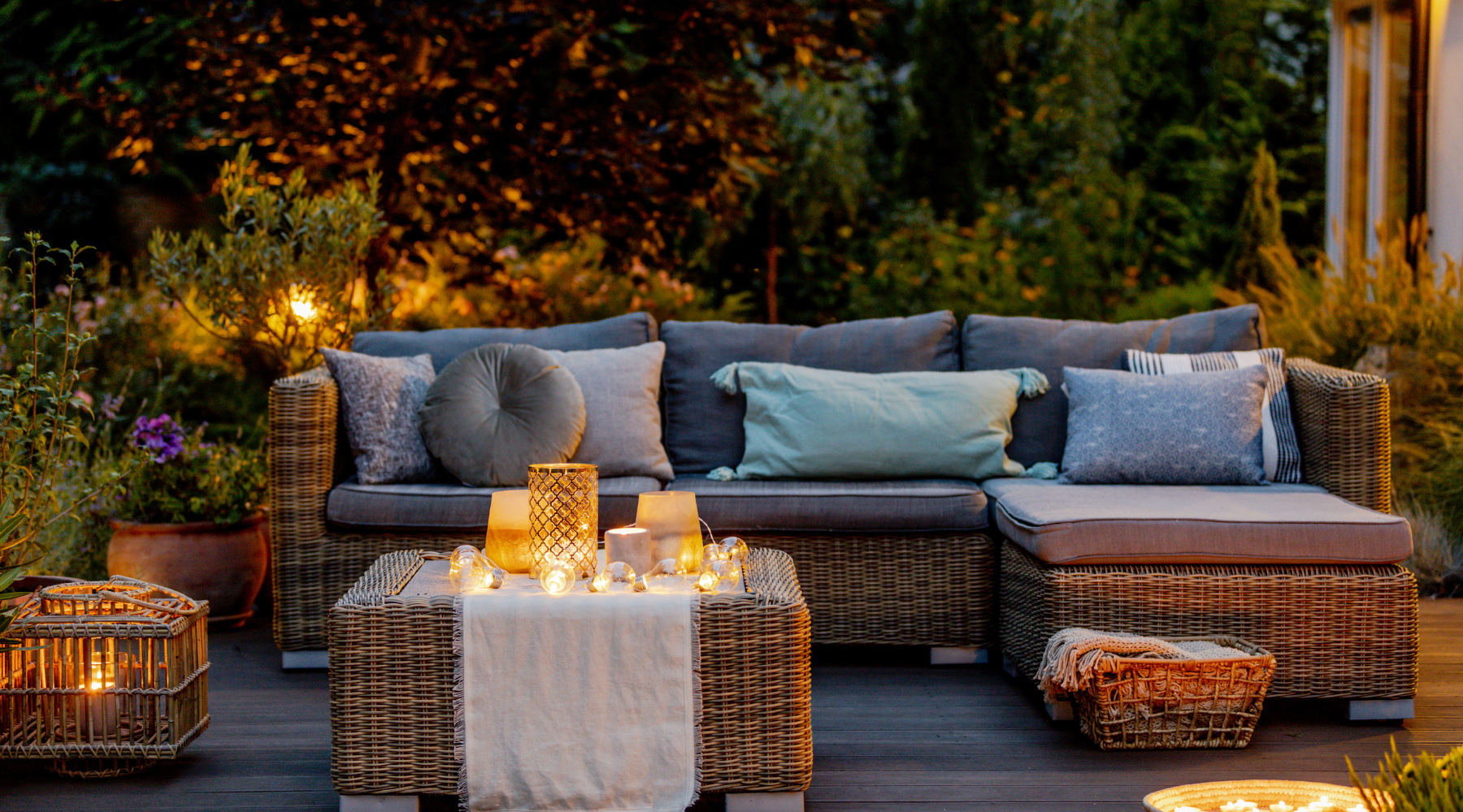 https://opal-retail.myshopify.com/blogs/tips-and-advice/charming-patio-decorating-ideas-plants-furniture