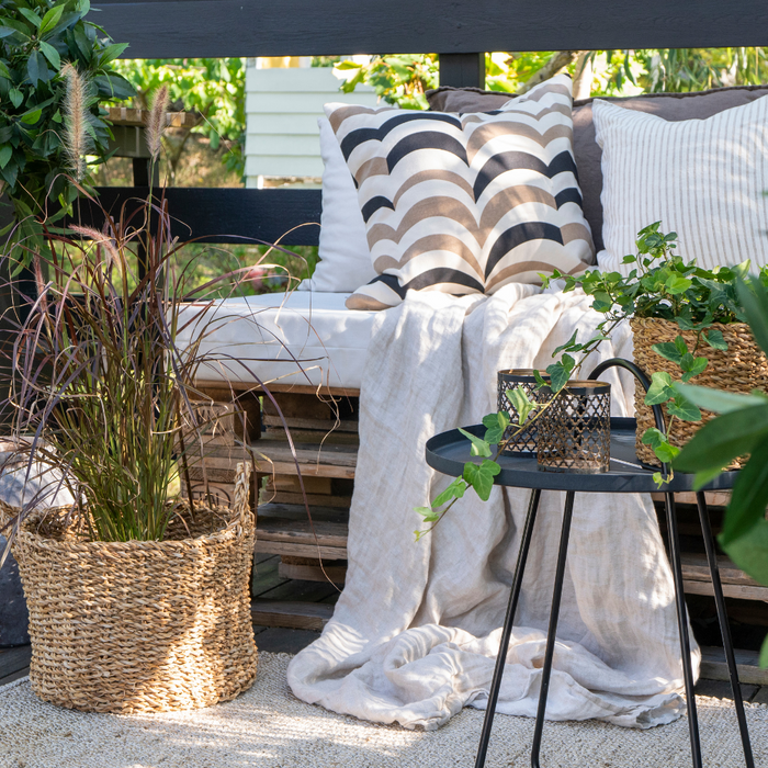 Accessorising Your Garden Furniture: Cushions and Throws