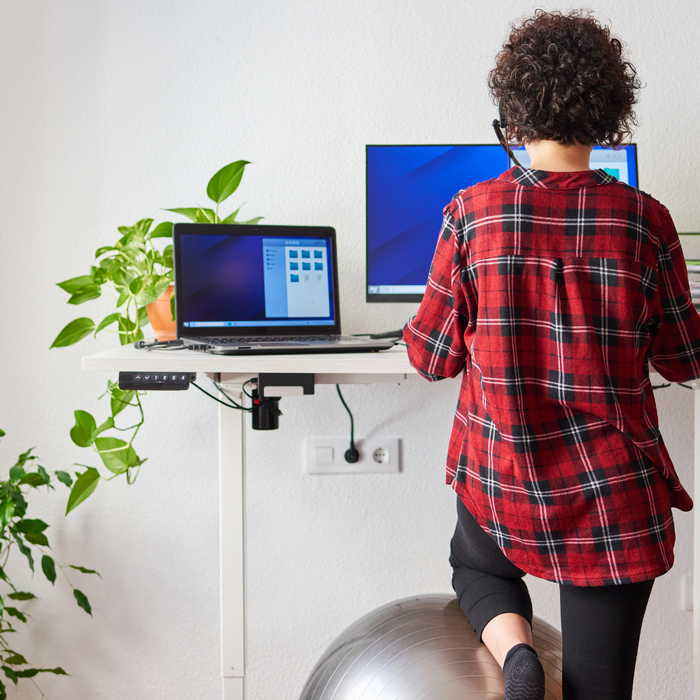 Image of an electric adjustable height desk