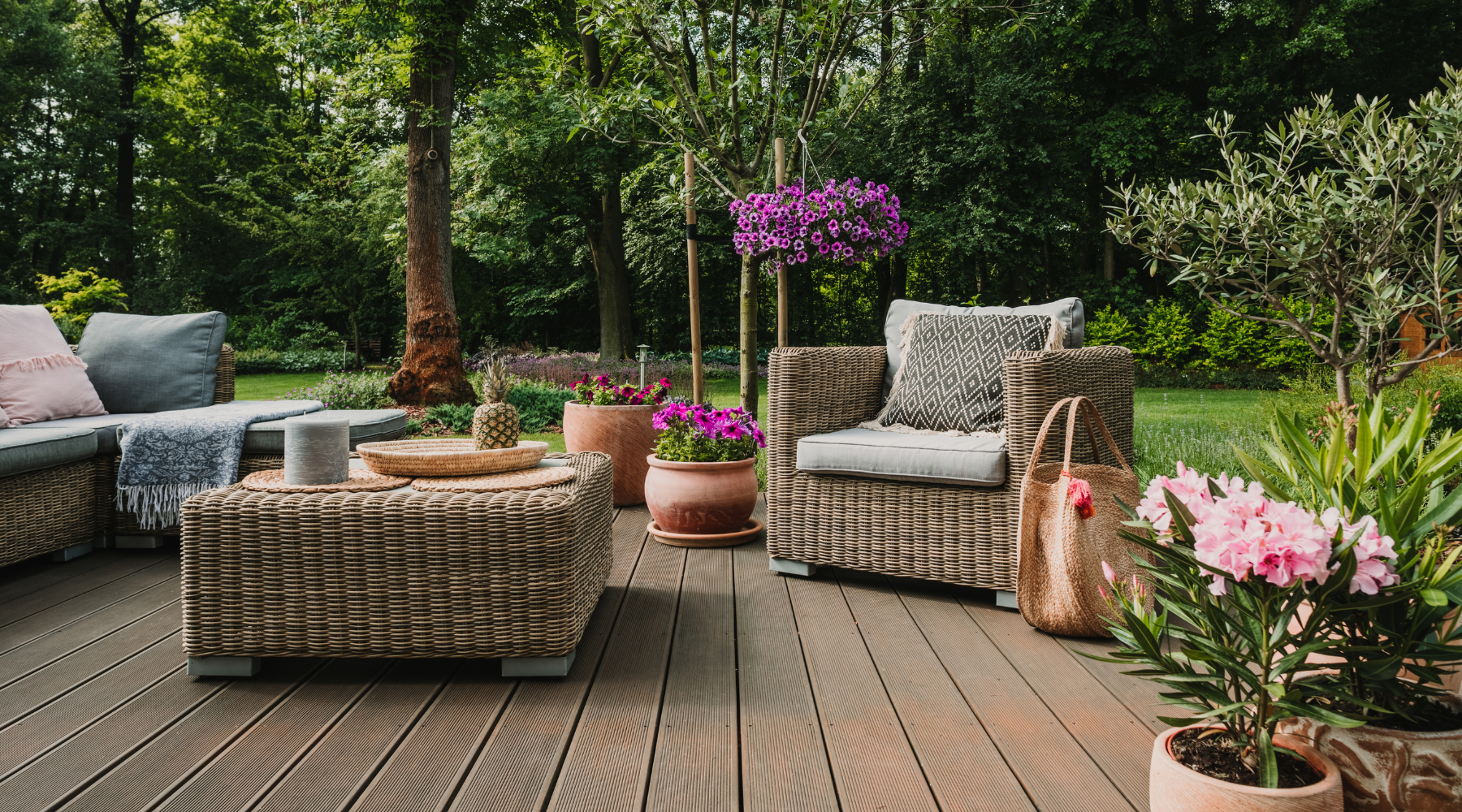 The Amazing Benefits of Modular Garden Furniture