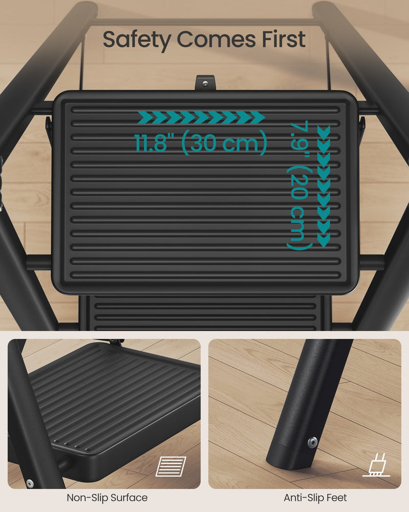Close-up of the 30 x 20 cm ribbed non-slip step surface and the anti-slip foot caps