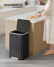50L kitchen bin close-up of foot pedal