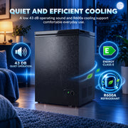 Infographic of the black chest freezer showing 43 dB quiet running, energy class E and R600a refrigerant