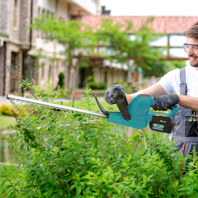 Cordless Electric Hedge Trimmer with 51cm Blade and 2 Batteries for Shrubs and Branches by Outsunny