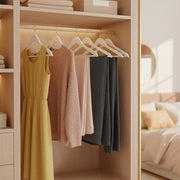 Close-up of the smooth shoulder notch on the coat hanger