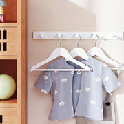 Close-up of the notched shoulder detail on the kids hanger