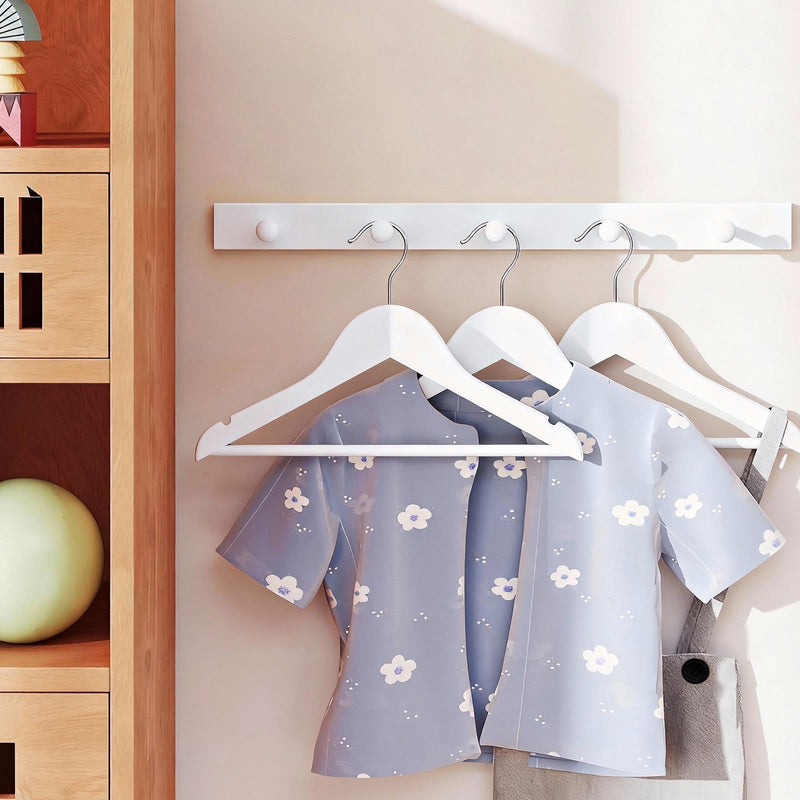 Close-up of the notched shoulder detail on the kids hanger