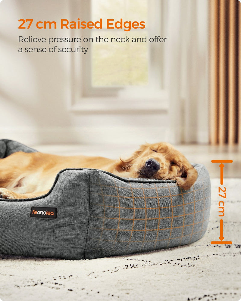 Close-up of 27cm raised edges supporting a sleeping puppy