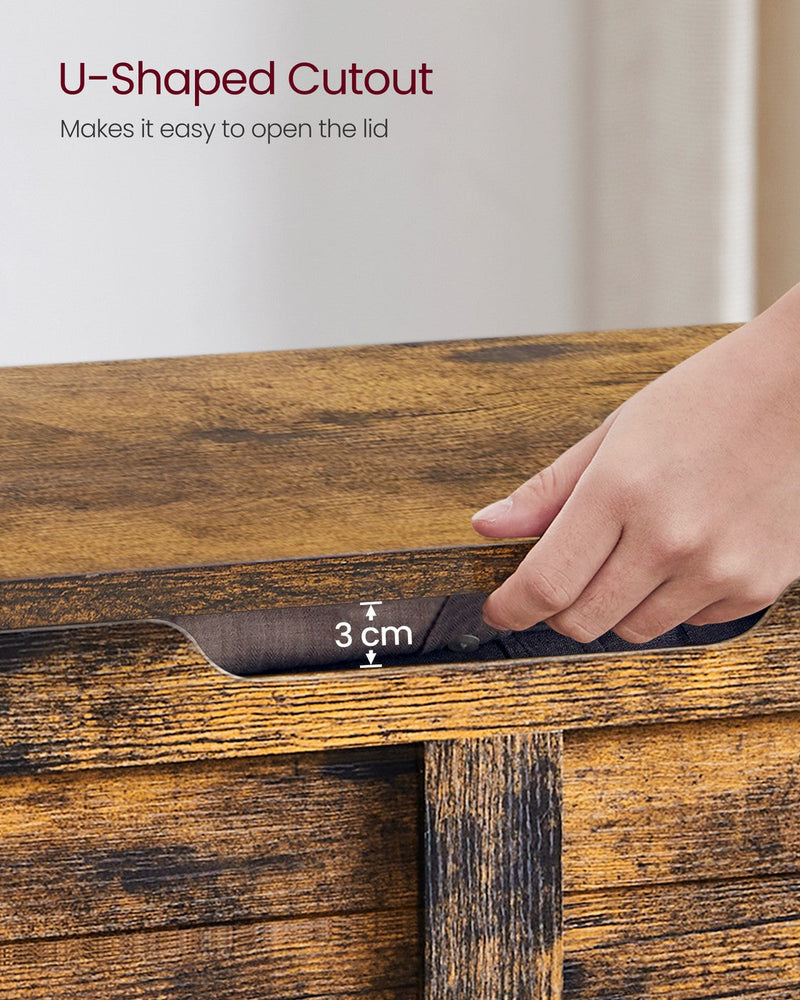 Close-up of the 3 cm U-shaped cutout in the lid that makes it easy to lift open