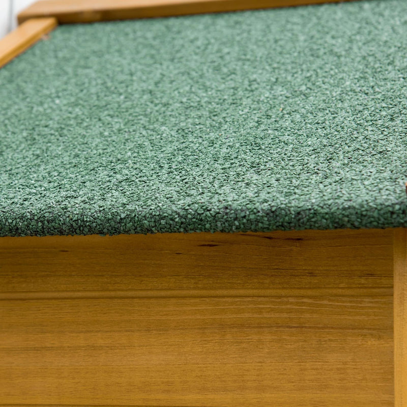 Close-up of the green granulated felt roof edge above the fir wood side panel