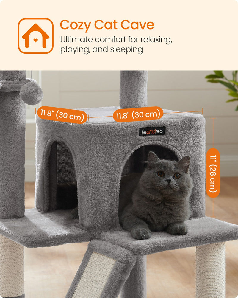 Close-up of the 30 x 30 cm cat condo measuring 28 cm high with a grey cat sitting in the doorway